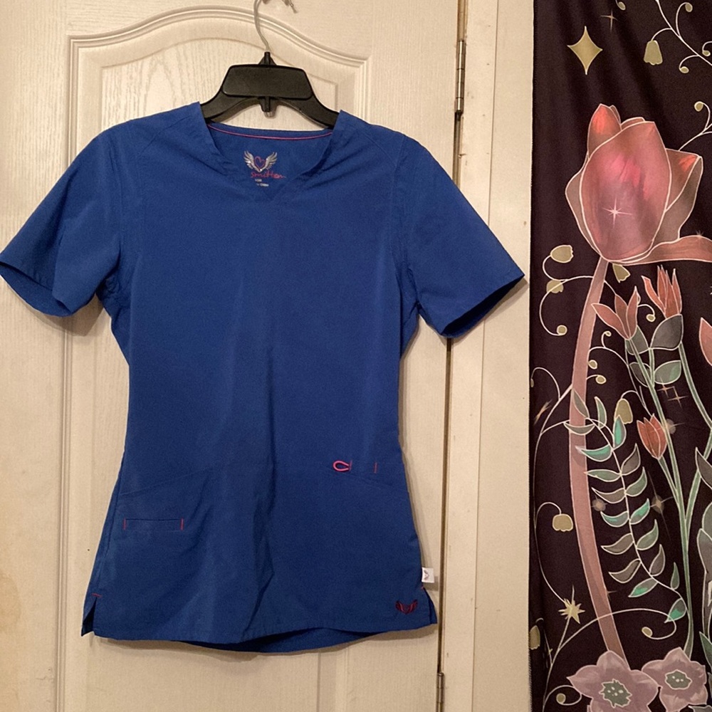 Smitten Scrub top Blue w pink details
